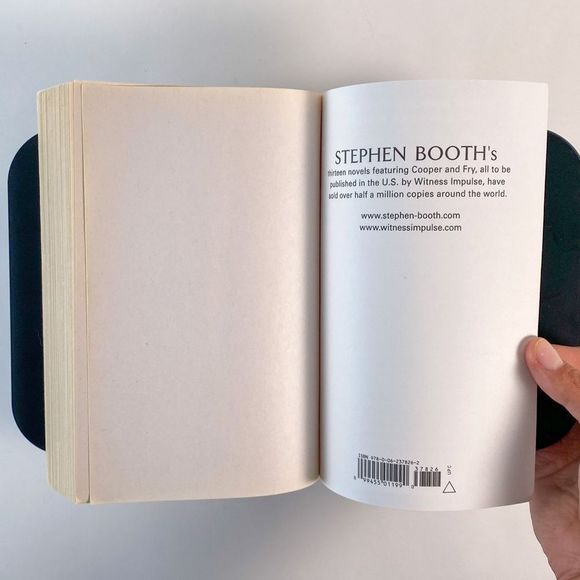 2/$25 - The Devil's Edge by Stephen Booth - Picture 8 of 14